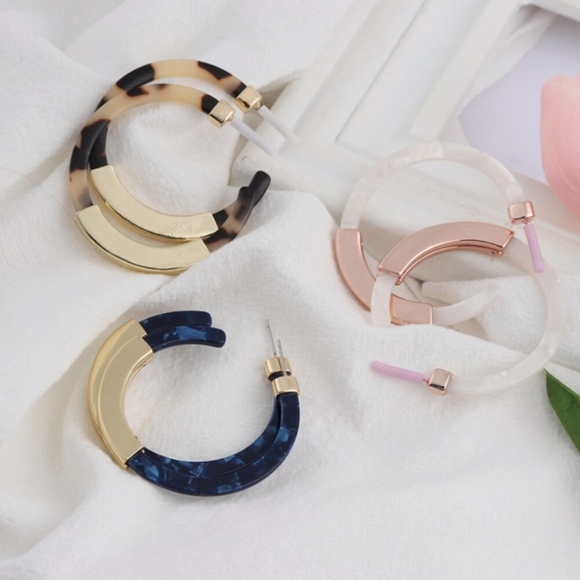 Purple Gold Bar Acrylic Tortoise Hoop Earrings - Picture 7 of 7